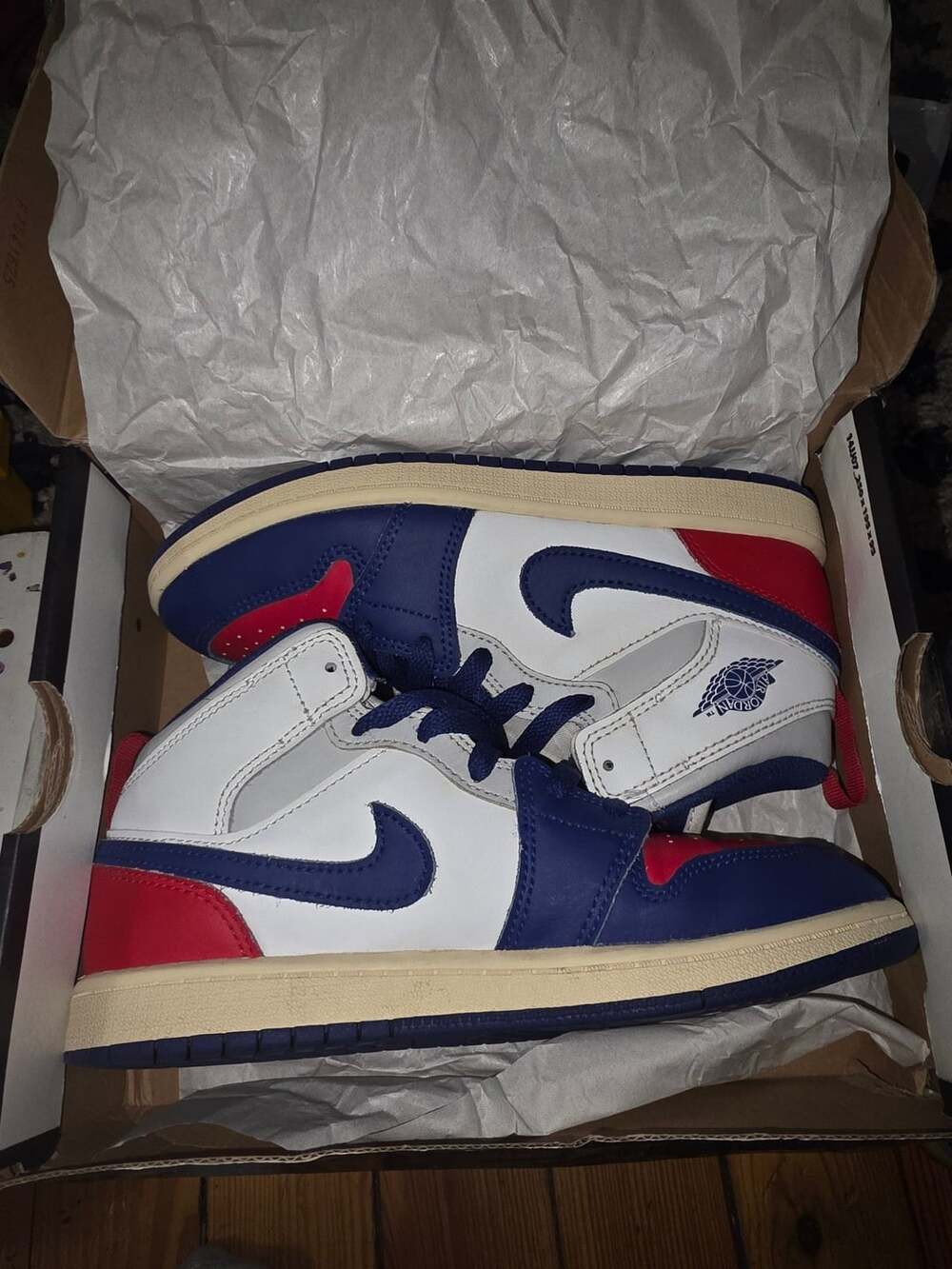 Jordan Air Jordan 1 Mid Older Kids' Shoes